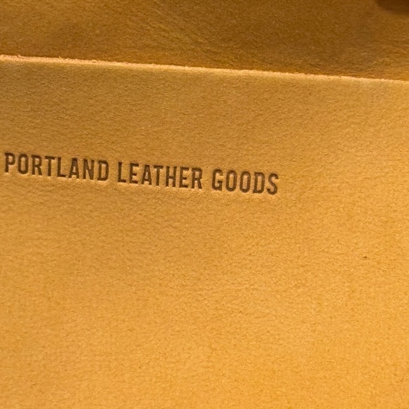 Portland Leather Mustard Color Leathern Crossbody / Satchel Like New Bag - Picture 9 of 9